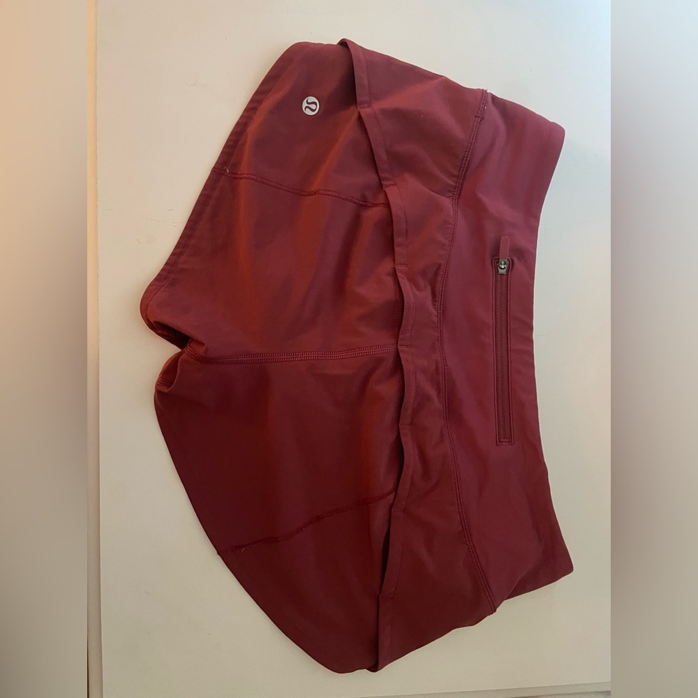 Lululemon Speed Up Short 2.5 Inseam Low Rise size 4 (not sold anymore)